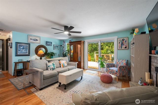 24813 10th Avenue S, Des Moines, WA 98198