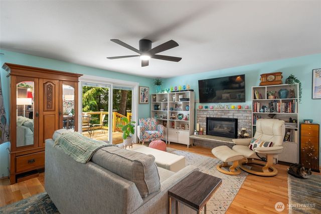 24813 10th Avenue S, Des Moines, WA 98198