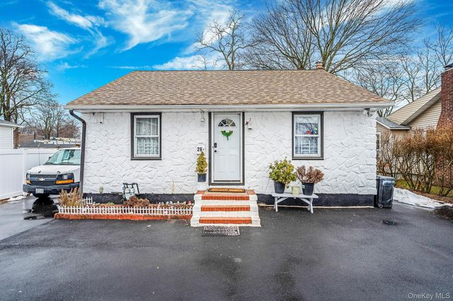 26 Smith Street, Amityville, NY 11701