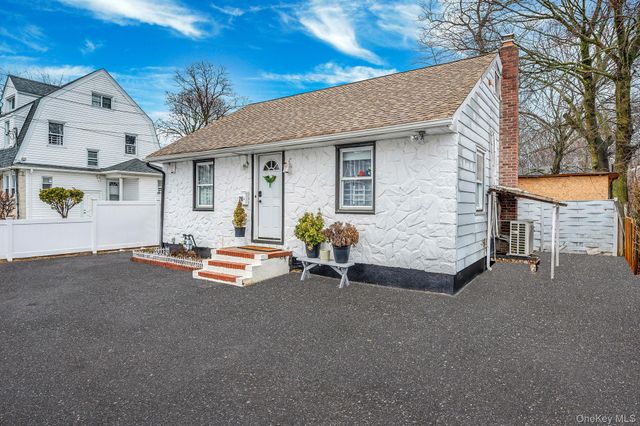 26 Smith Street, Amityville, NY 11701