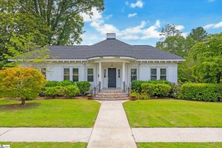 209 W Walnut Street, Clinton, SC 29325