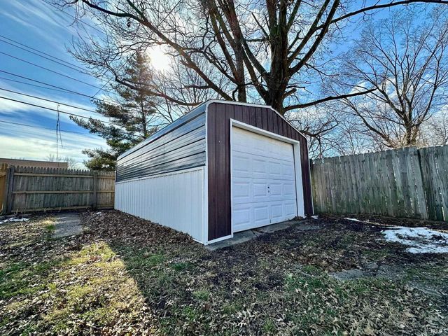 1615 Ravenswood Drive, Evansville, IN 47714