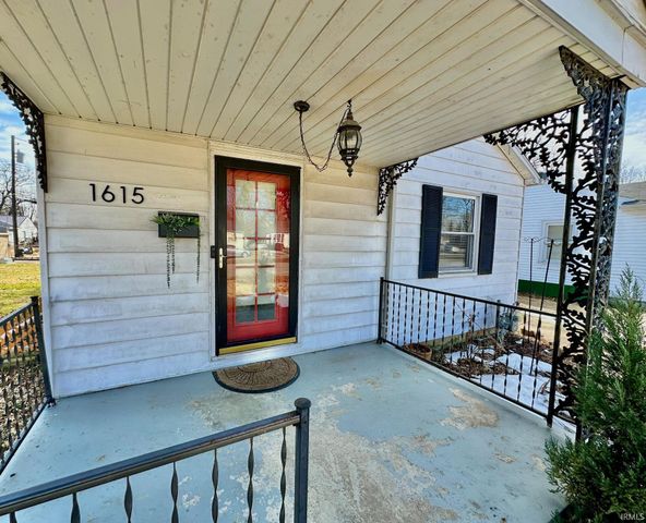 1615 Ravenswood Drive, Evansville, IN 47714