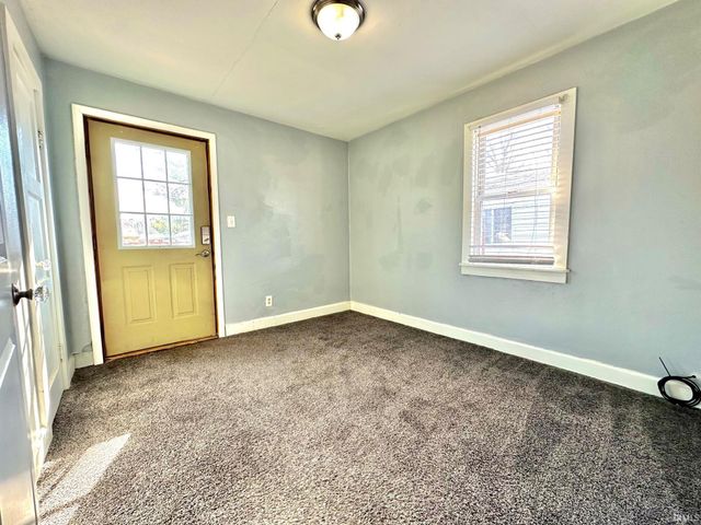 1615 Ravenswood Drive, Evansville, IN 47714