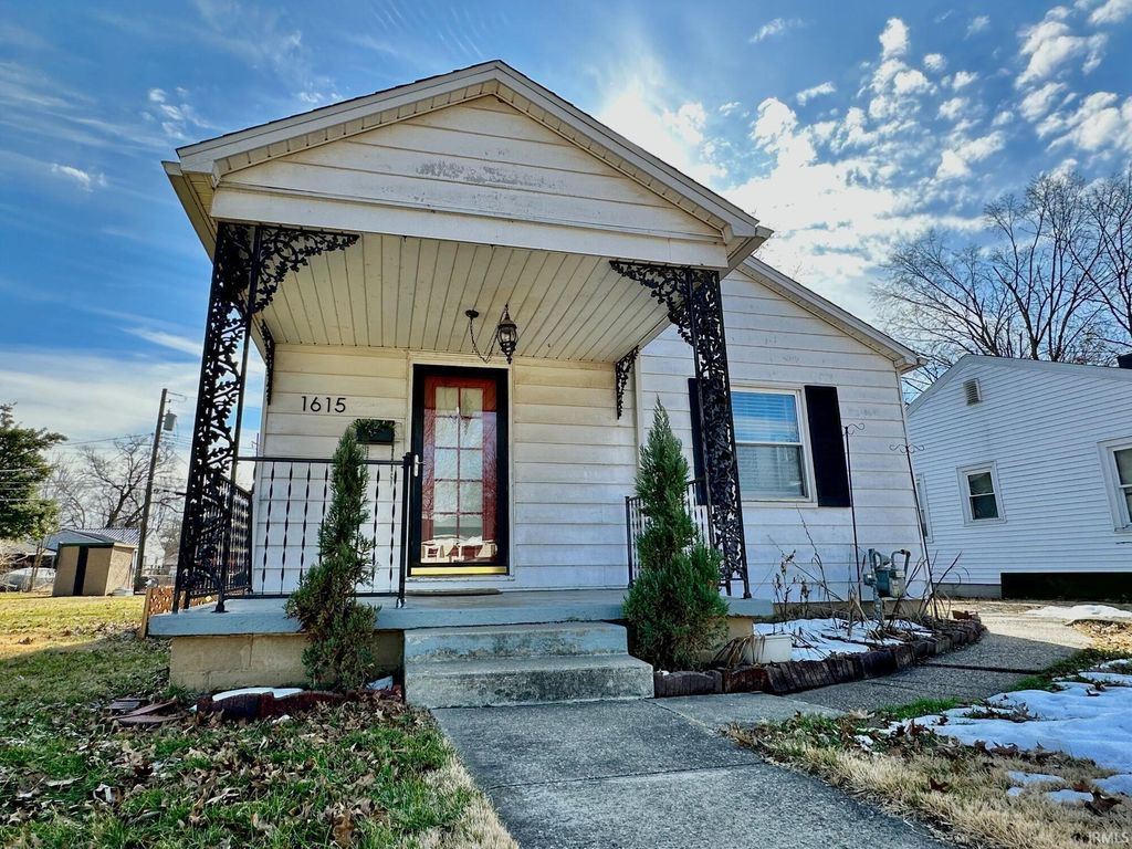 1615 Ravenswood Drive, Evansville, IN 47714