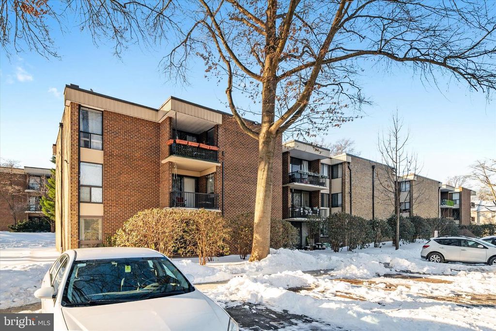 Image 1 of property listing at 2110 BONNYWOOD LN #3-102, Silver Spring, MD 20902