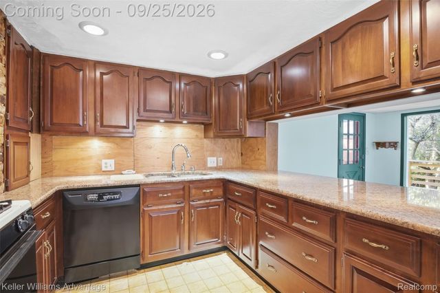 32100 W 9 Mile Road, Farmington, MI 48336