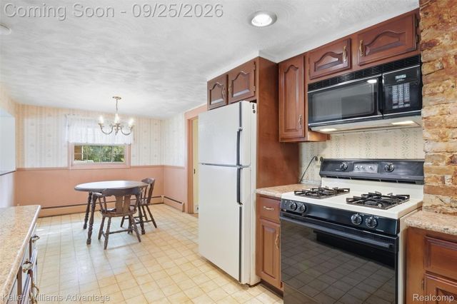 32100 W 9 Mile Road, Farmington, MI 48336