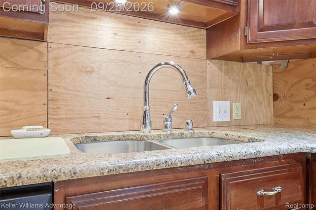 32100 W 9 Mile Road, Farmington, MI 48336