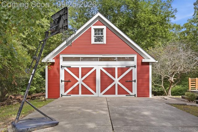 32100 W 9 Mile Road, Farmington, MI 48336
