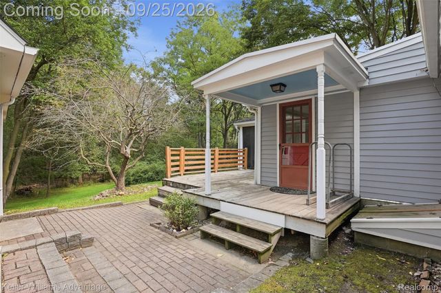 32100 W 9 Mile Road, Farmington, MI 48336
