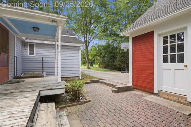 32100 W 9 Mile Road, Farmington, MI 48336