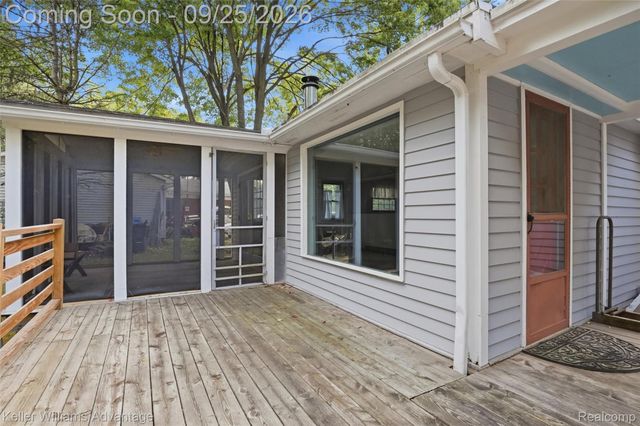 32100 W 9 Mile Road, Farmington, MI 48336