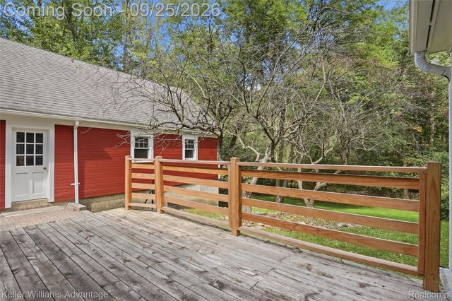 32100 W 9 Mile Road, Farmington, MI 48336