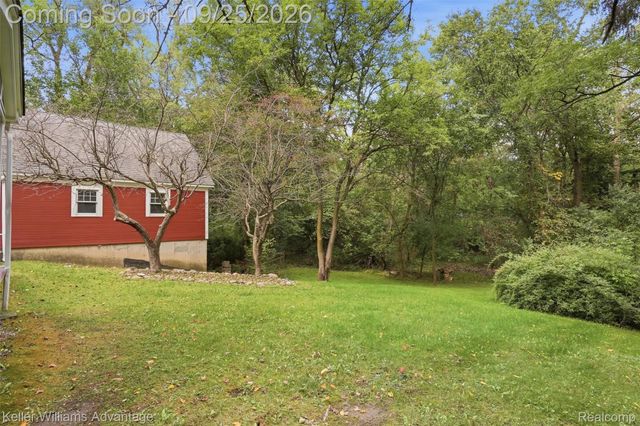 32100 W 9 Mile Road, Farmington, MI 48336