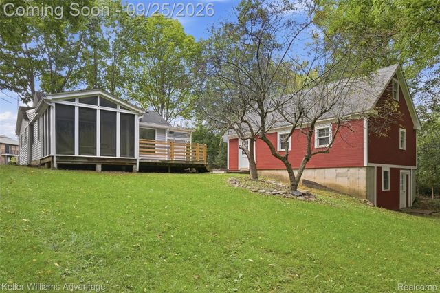 32100 W 9 Mile Road, Farmington, MI 48336