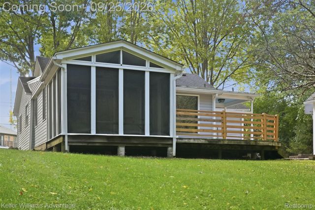 32100 W 9 Mile Road, Farmington, MI 48336