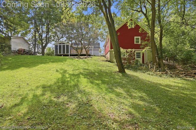 32100 W 9 Mile Road, Farmington, MI 48336