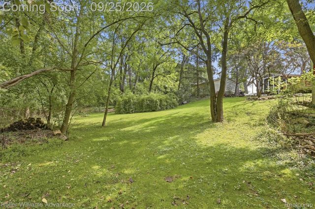 32100 W 9 Mile Road, Farmington, MI 48336