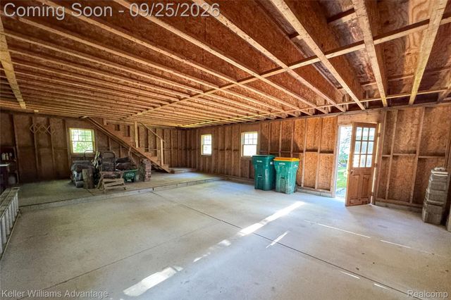 32100 W 9 Mile Road, Farmington, MI 48336