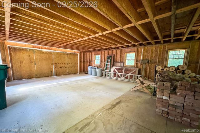 32100 W 9 Mile Road, Farmington, MI 48336