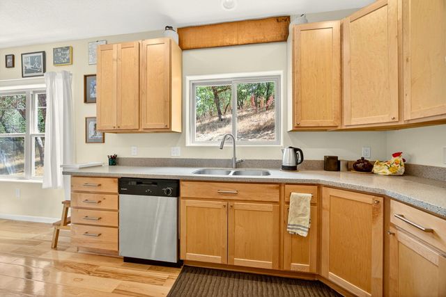 330 E Fir Street, Jacksonville, OR 97530