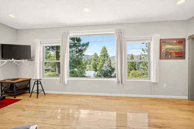 330 E Fir Street, Jacksonville, OR 97530