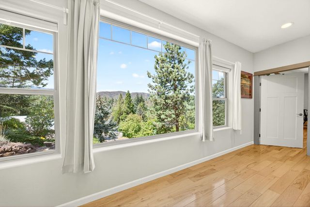 330 E Fir Street, Jacksonville, OR 97530