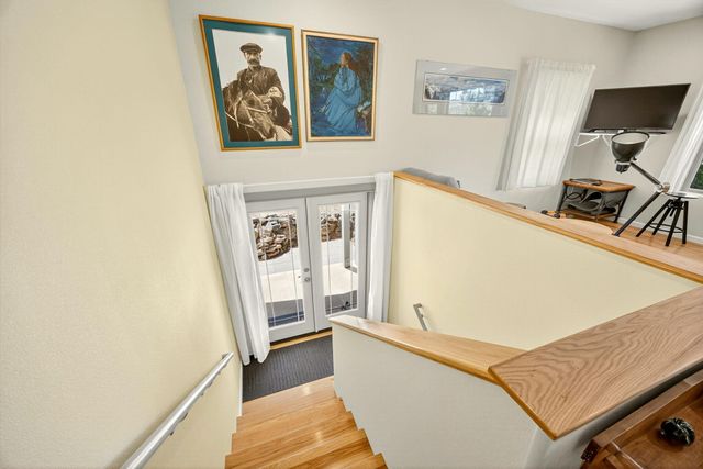 330 E Fir Street, Jacksonville, OR 97530