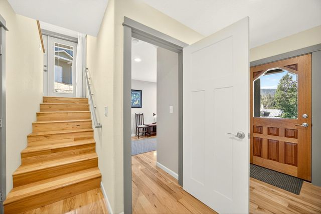 330 E Fir Street, Jacksonville, OR 97530