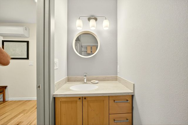 330 E Fir Street, Jacksonville, OR 97530