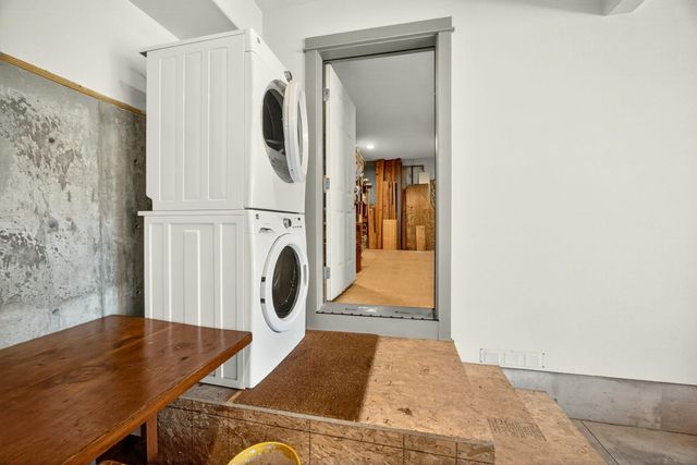 330 E Fir Street, Jacksonville, OR 97530