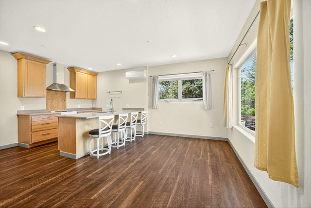 330 E Fir Street, Jacksonville, OR 97530