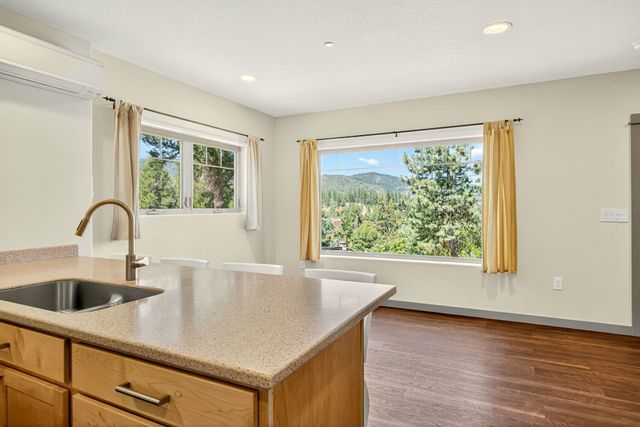 330 E Fir Street, Jacksonville, OR 97530