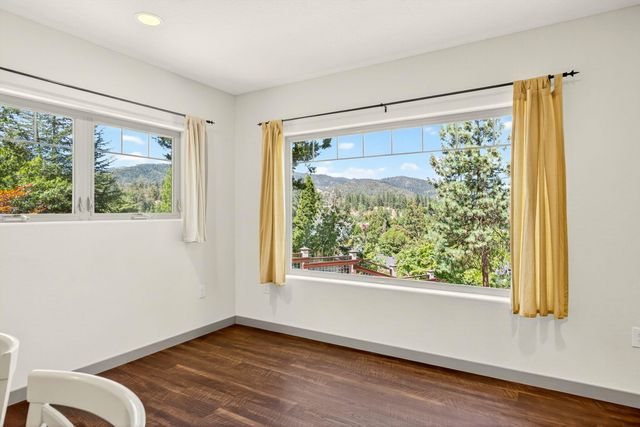 330 E Fir Street, Jacksonville, OR 97530