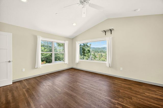 330 E Fir Street, Jacksonville, OR 97530