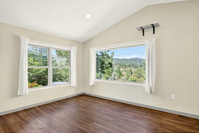 330 E Fir Street, Jacksonville, OR 97530