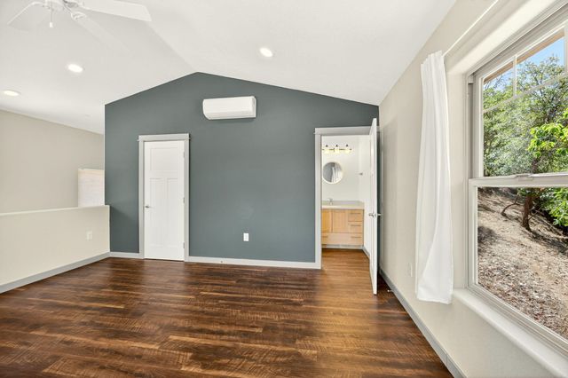 330 E Fir Street, Jacksonville, OR 97530