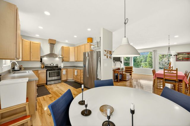 330 E Fir Street, Jacksonville, OR 97530