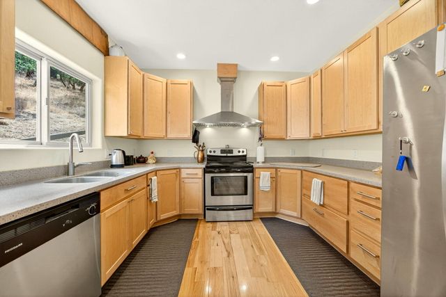 330 E Fir Street, Jacksonville, OR 97530