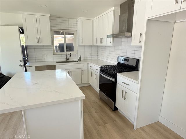 5319 Roosevelt, Santa Ana, CA 92703