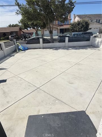 5319 Roosevelt, Santa Ana, CA 92703