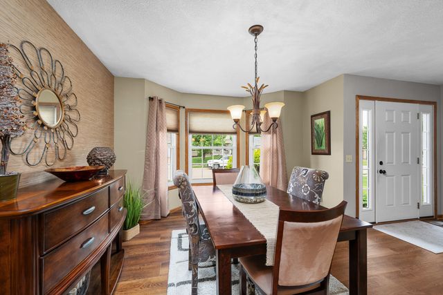 737 W 58th Street, Davenport, IA 52806