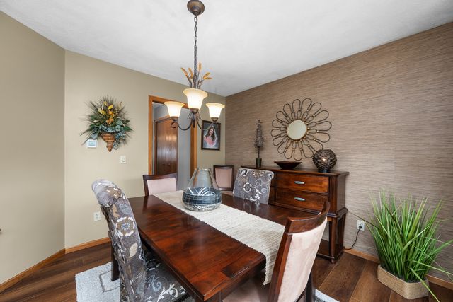 737 W 58th Street, Davenport, IA 52806