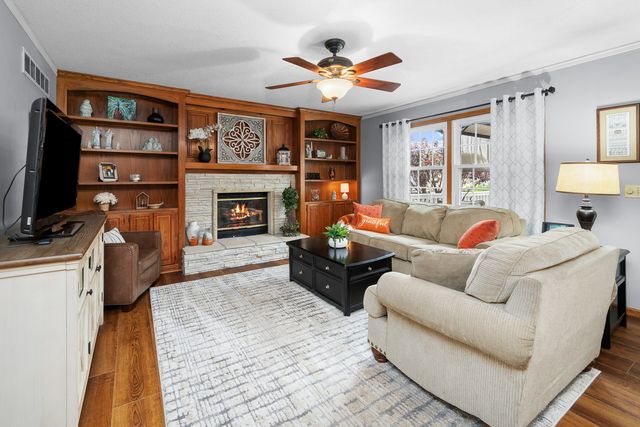 737 W 58th Street, Davenport, IA 52806