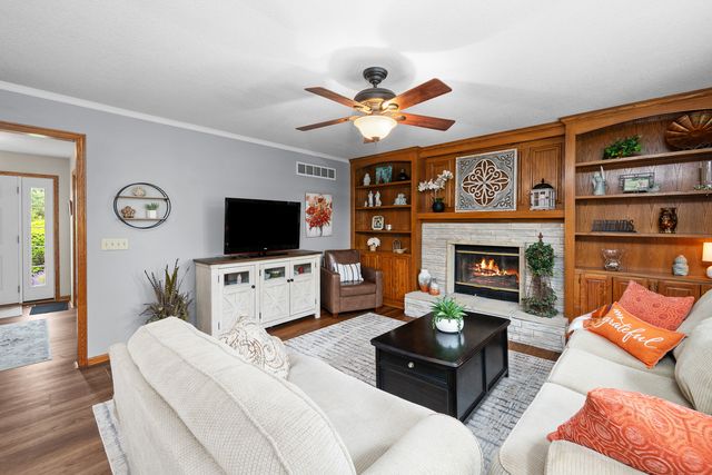 737 W 58th Street, Davenport, IA 52806