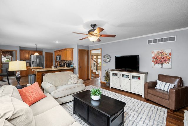 737 W 58th Street, Davenport, IA 52806