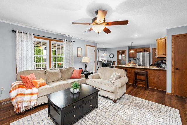 737 W 58th Street, Davenport, IA 52806