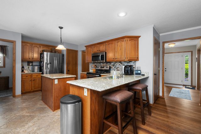 737 W 58th Street, Davenport, IA 52806