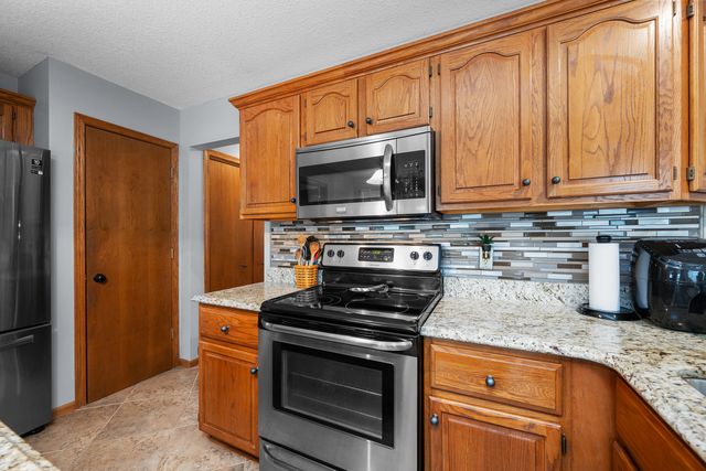 737 W 58th Street, Davenport, IA 52806
